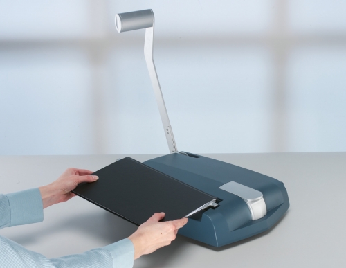 Dispozitiv pentru desfacere documente legate cu impressBIND 140, Leitz